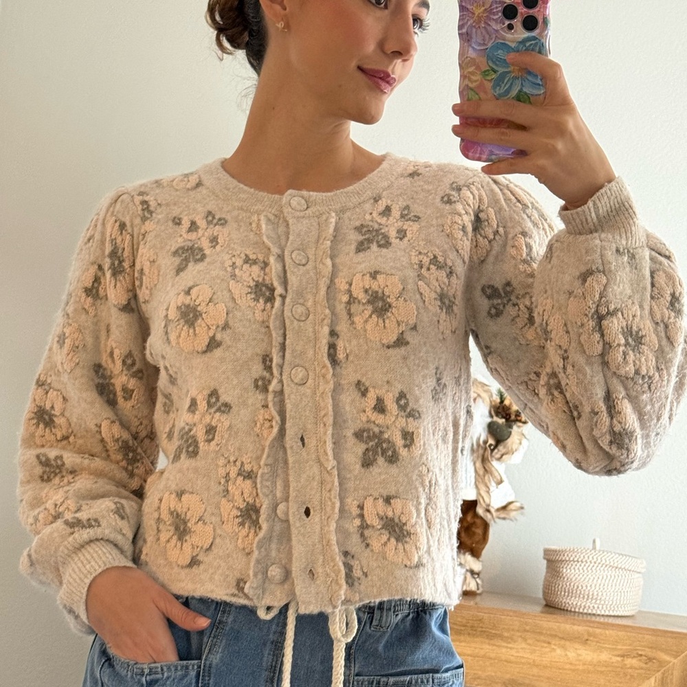 Floral jacquard Knit Button-Up Sweater - Cream and Gray